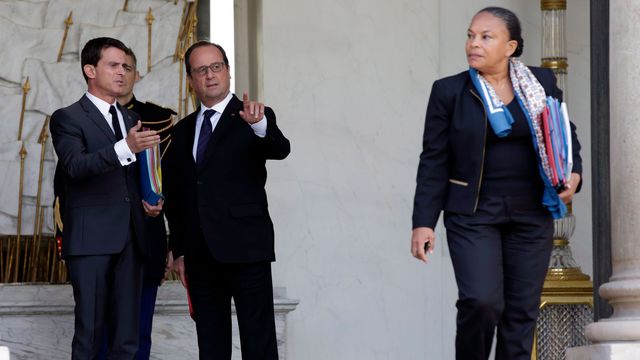 Le président, en 2015, avec Manuel Valls et Christiane Taubira. Le 7 janvier, la garde des Sceaux a ravivé les tensions en réaffirmant son opposition à la déchéance de nationalité pour les terroristes.